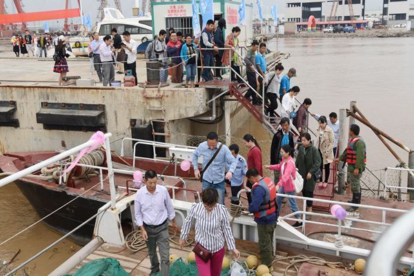 椒江3艘渔船开启海洋休闲旅游新航线