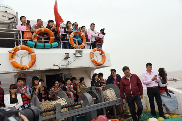 椒江3艘渔船开启海洋休闲旅游新航线